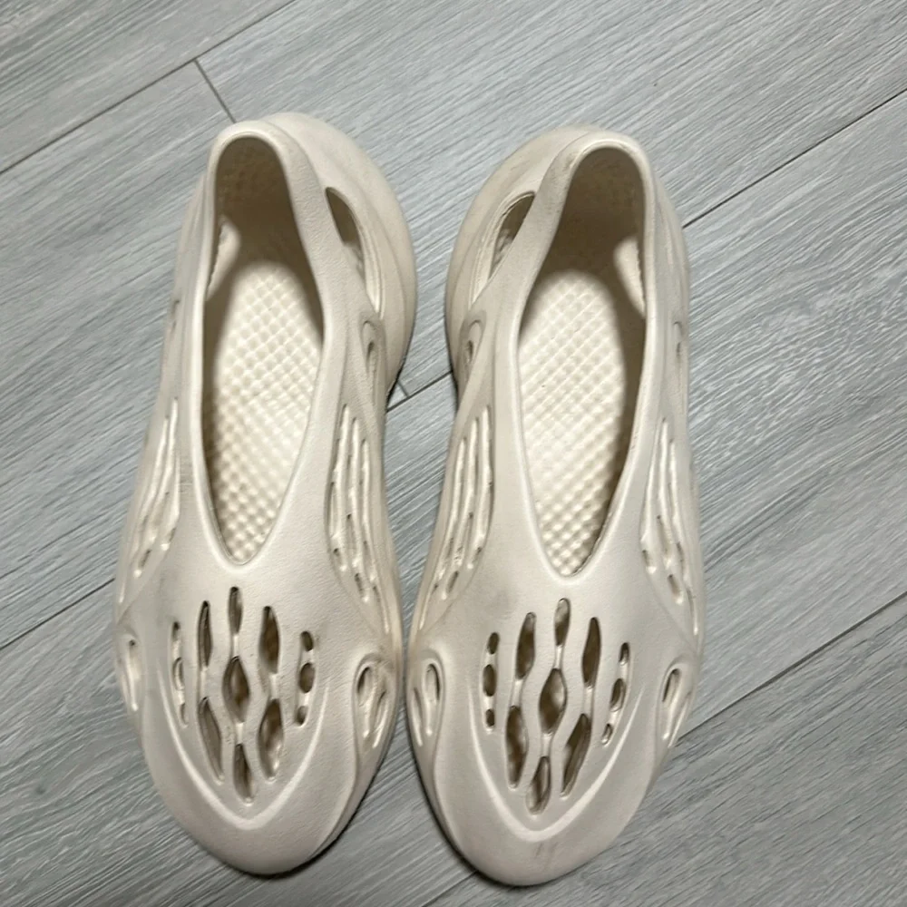 2021 Yeezy Foam Runner Sand - Picture 3 of 6